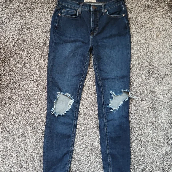 Free People Distressed Busted Knee Super Stretchy Skinny Jeans - Picture 6 of 6